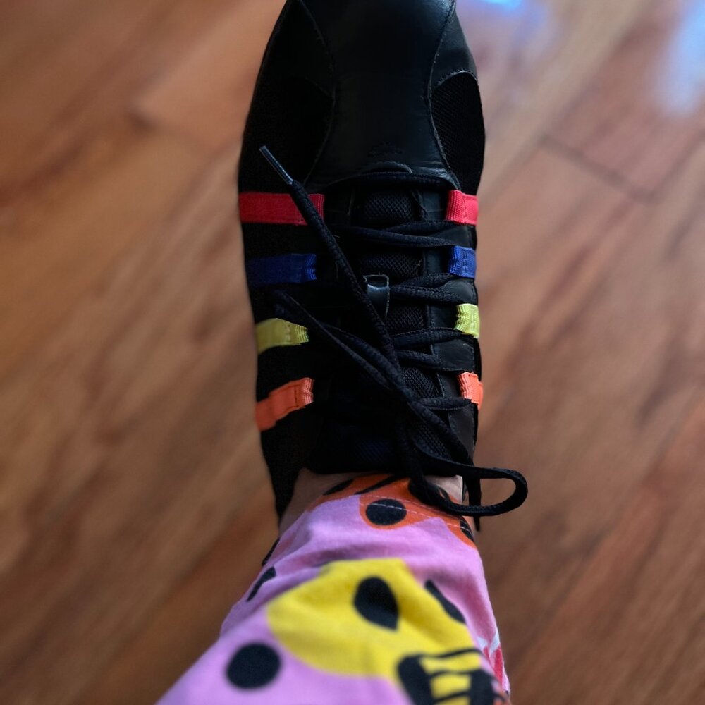 Hush Puppies Black leather Sneakers w multi-color ribbon accents Women's size 10 - Picture 9 of 9